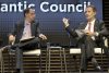 El ministro de Relaciones Exteriores entrante de Colombia, Omar Bula (d), habla junto al vicepresidente electo de Colombia, José Manuel Restrepo, durante un evento este martes, en el Atlantic Council de Washington (EE.UU.). EFE/ Lenin Nolly