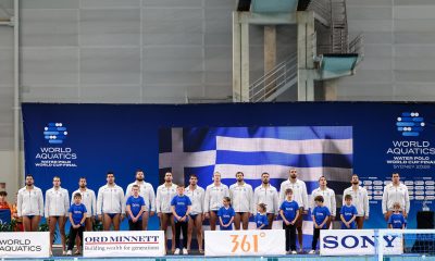 Los jugadores de Grecia cantan el himno nacional antes de la Final de la Copa Mundial de Waterpolo Masculino entre Hungría y Grecia en el Sydney Olympic Park Aquatic Centre, Australia. EFE/EPA/STEVEN MARKHAM SOLO PARA USO EDITORIAL FUERA DE AUSTRALIA Y NUEVA ZELANDA