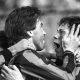 Fotografía de archivo del 5 de abril de 1989, en la que puede verse a Marco van Basten (d) felicitado por Franco Baresi (i) y el resto de sus compañeros tras conseguir un gol del empate en semifinales de la Copa de Europa entre el Milan y el Real Madrid. EFE/García Campos/jgb