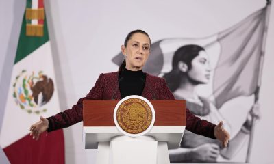 La presidenta de México, Claudia Sheinbaum, habla durante una rueda de prensa este lunes en Palacio Nacional de la Ciudad de México (México). EFE/José Méndez
