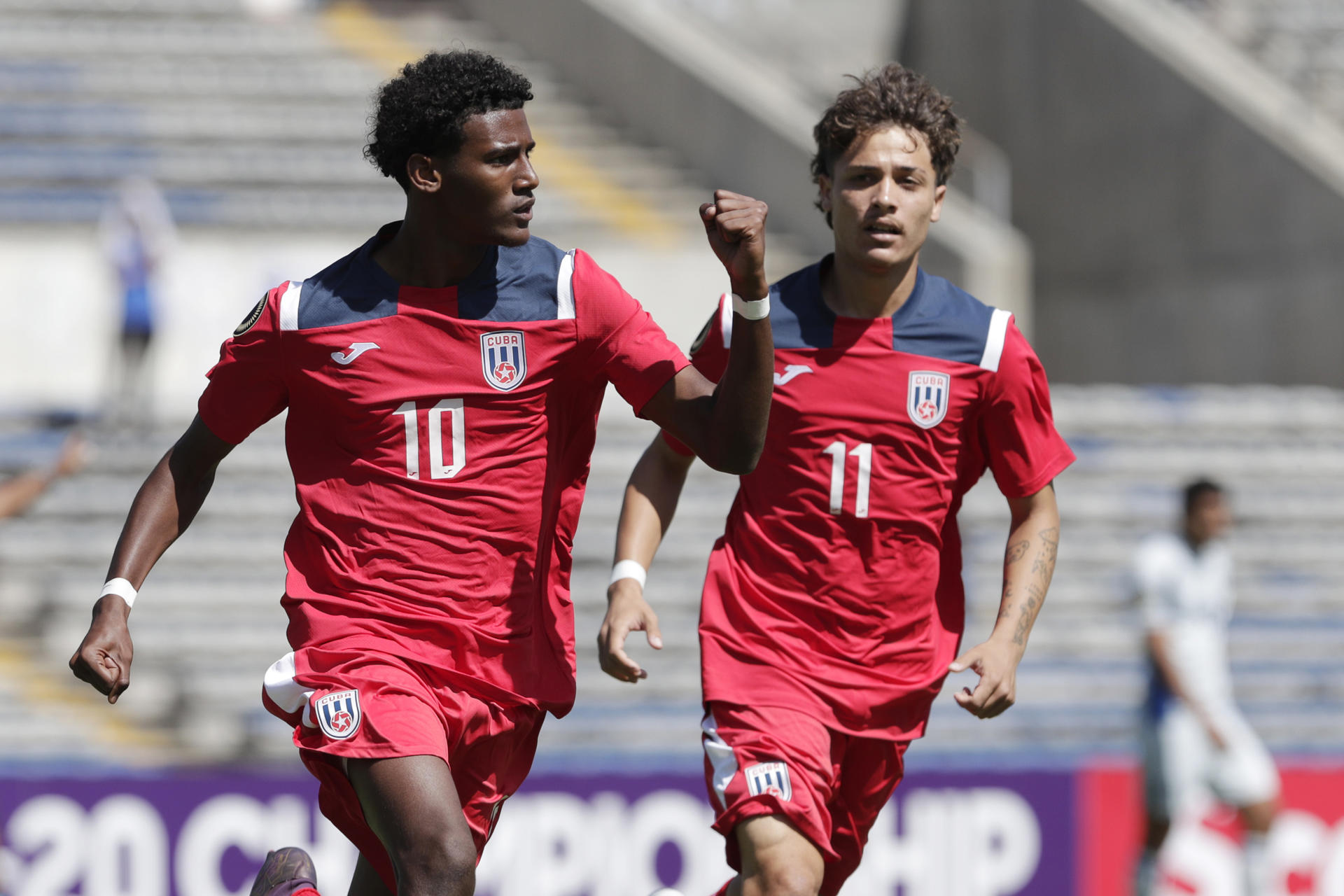 El diez Didier Reinoso celebra el gol que ha sellado este sábado la superioridad de la selección sub-20 de Cuba sobre la de El Salvador en el campeonato clasificatorio para los Juegos Olímpicos e Los Ángeles 2028 que se juega en la ciudad mexicana de Puebla. EFE/ Hilda Ríos