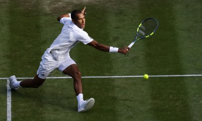 El tenista canadiense Felix Auger Aliassime en acción durante el patido de cuarta ronda de Wimbledon, Londres, Reino Unido.EFE/EPA/TOLGA AKMEN