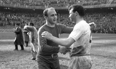 Fotografía de archivo del 15 de junio de 1960, en la que puede verse al internacional por España Alfredo di Stéfano tras un partido disputado contra Inglaterra en el estadio Bernabeu, de Madrid. EFE