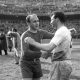 Fotografía de archivo del 15 de junio de 1960, en la que puede verse al internacional por España Alfredo di Stéfano tras un partido disputado contra Inglaterra en el estadio Bernabeu, de Madrid. EFE
