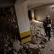 Una persona busca en medio de los escombros de un edificio este domingo, en La Guaira (Venezuela). EFE/ Ronald Peña R