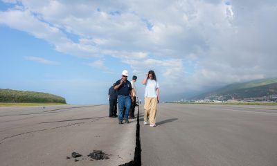 Fotografía cedida de la presidenta encargada de Venezuela, Delcy Rodríguez (d), inspeccionando los trabajos de recuperación del aeropuerto del Aeropuerto Internacional Simón Bolívar este 6 de julio de 2026. EFE/ Palacio de Miraflores