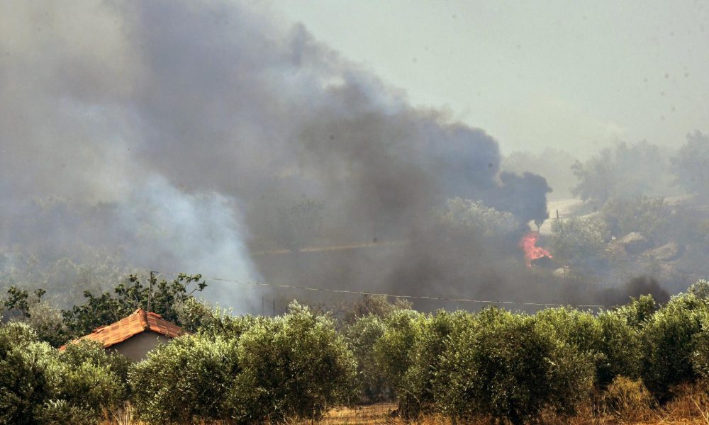 Vista del incendio en el área de Fichtia de la Argólida, en la región griega del Peloponeso. EFE/EPA/BOUGIOTIS EVANGELOS