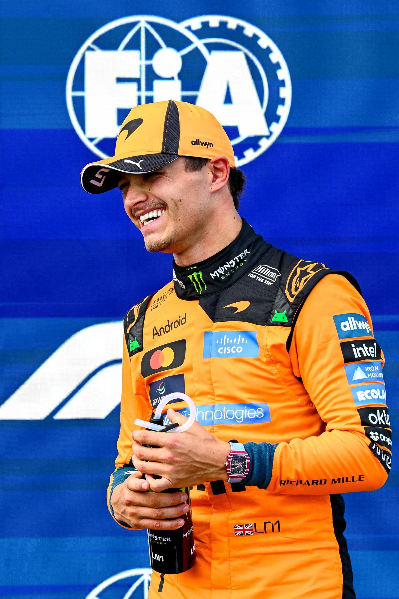 MOGYOROD (Hungría), 25/07/2026.- El inglés Lando Norris (McLaren), último campeón del mundo y ganador en esta pista el año pasado, que sale primero este domingo en el Gran Premio de Hungría, el undécimo del Mundial de Fórmula Uno, en el Hungaroring, el circuito de las afueras de Budapest. EFE/EPA/Zsolt Czegledi HUNGARY OUT