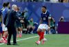 Kylian Mbappé, de Francia (d), celebra con su seleccionador, Didier Deschamps, tras marcar el gol del 1-0 durante el partido de dieciseisavos de final del Mundial de la FIFA 2026 entre Francia y Suecia, en East Rutherford, Nueva Jersey (EE.UU.). EFE/SARAH YENESEL

