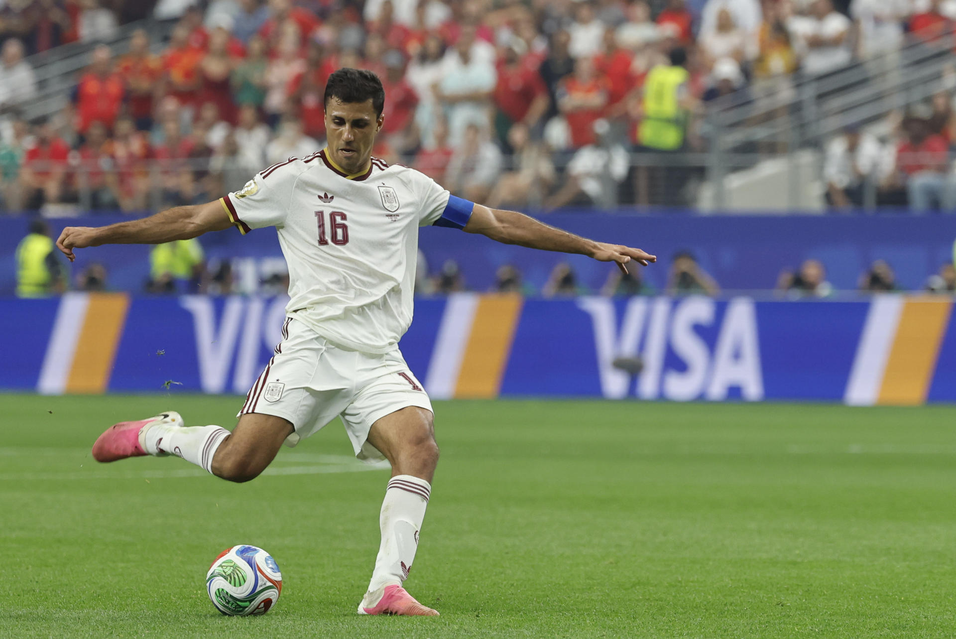 - Rodri Hernández durante un partido con España del Mundial 2026. EFE/ Mariscal
