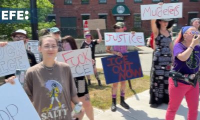 Saco, 13 jul (EFE).- La muerte de una persona durante un operativo del Servicio de Inmigración y Control de Aduanas (ICE) en Biddeford, Maine, desencadenó este lunes protestas en la vecina ciudad de Saco y reavivó el debate sobre el uso de la fuerza por parte de las autoridades migratorias en Estados Unidos.
T:00:26