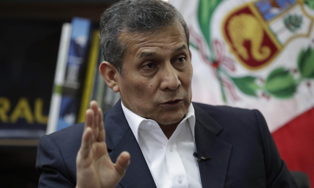 Fotografía de archivo, tomada en noviembre de 2020, en la que se captó al expresidente de Perú Ollanta Humala, durante una entrevista con EFE, en Lima (Perú). EFE/Paolo Aguilar