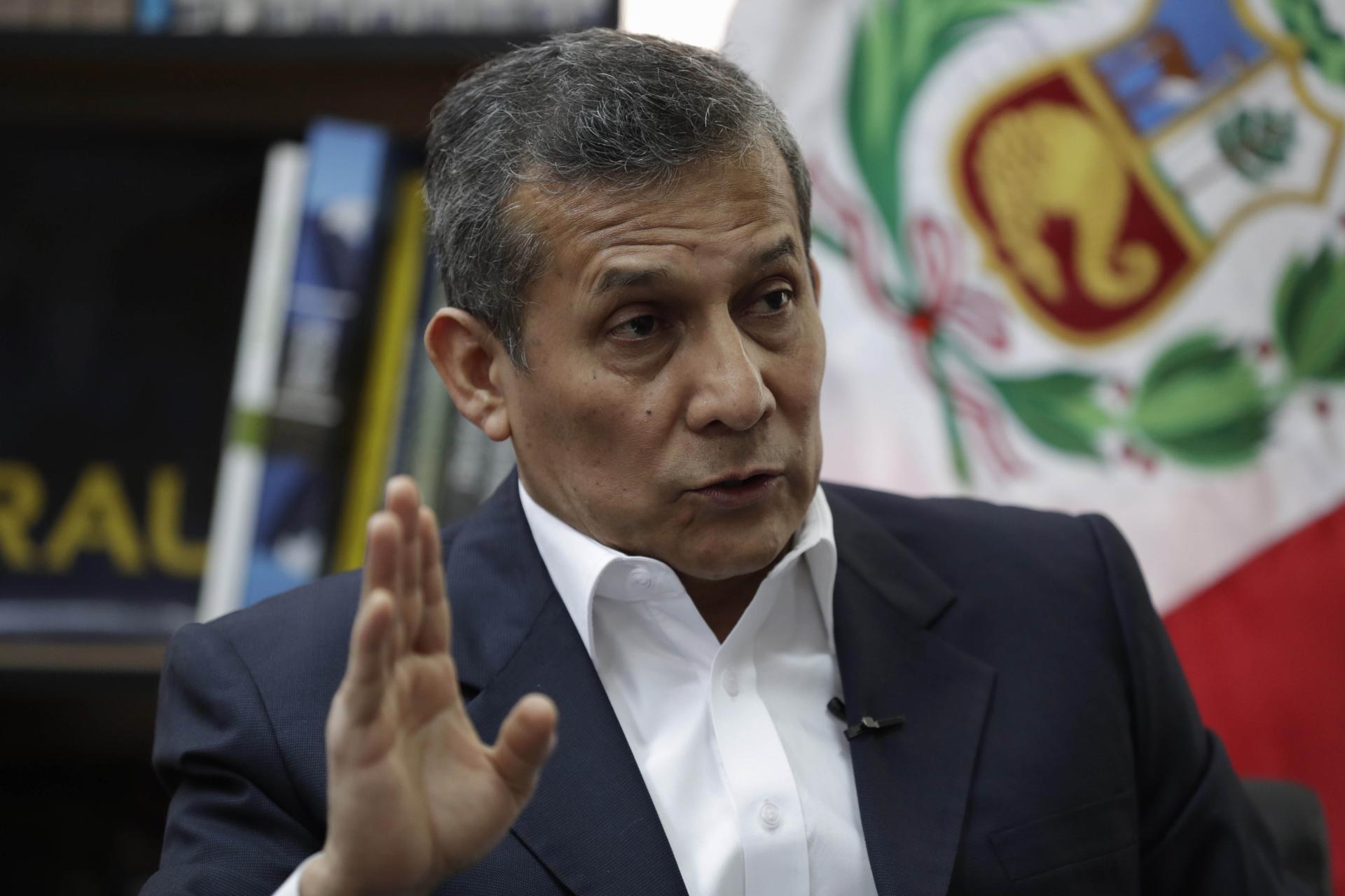 Fotografía de archivo, tomada en noviembre de 2020, en la que se captó al expresidente de Perú Ollanta Humala, durante una entrevista con EFE, en Lima (Perú). EFE/Paolo Aguilar