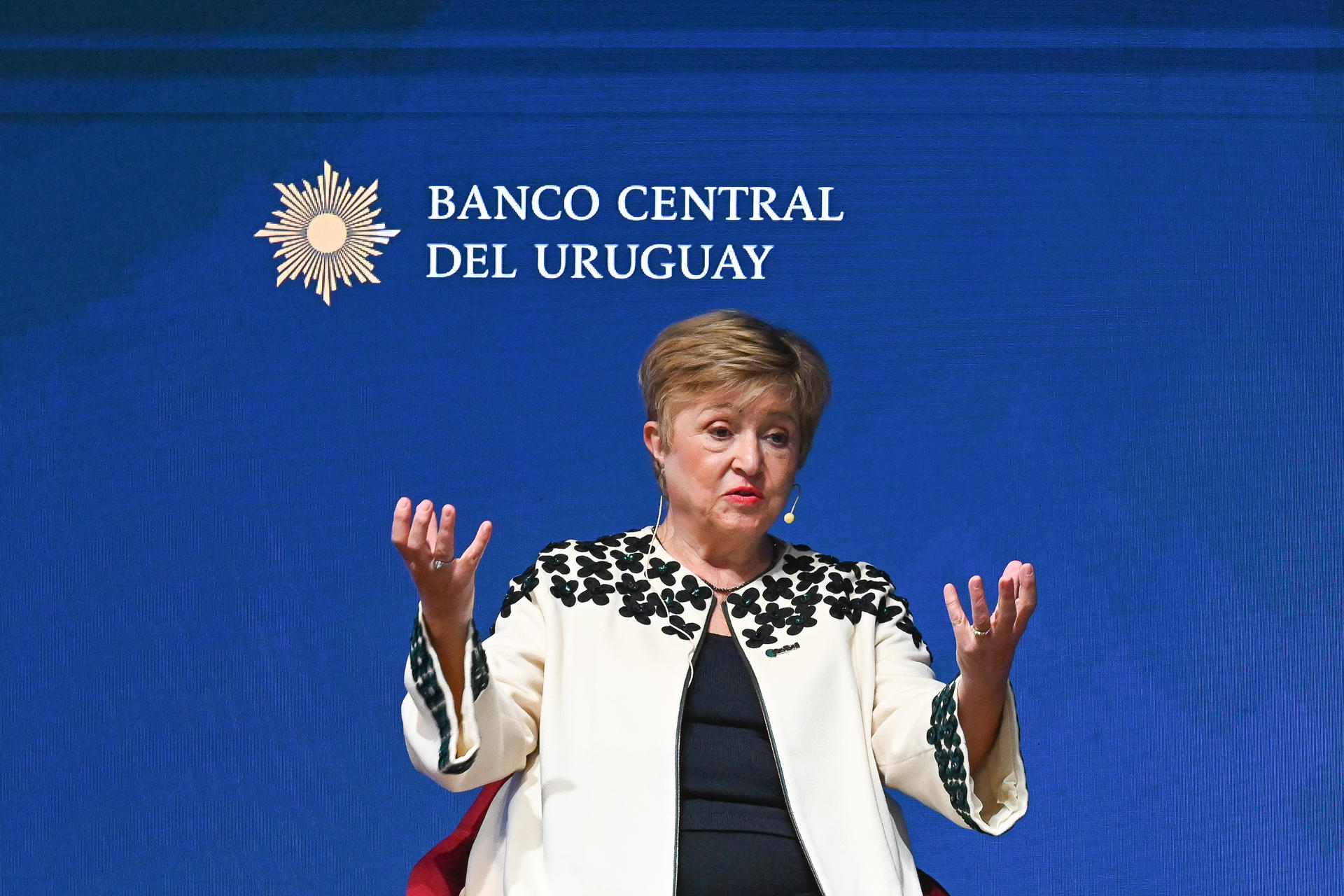 La directora gerente del Fondo Monetario Internacional (FMI), Kristalina Georgieva, habla durante las Jornadas Anuales de Economía, organizadas por el Banco Central del Uruguay (BCU) een Montevideo (Uruguay). EFE/ Federico Gutiérrez