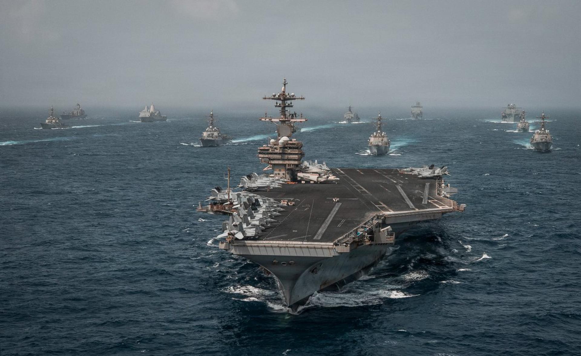 Fotografía difundida por el Comando Central del Ejército de Estados Unidos (Centcom) de buques de guerra de la Armada de EE.UU. desplegados en Medio Oriente. EFE/Centcom