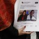 Angie Rodríguez sostiene un documento tras presentar una denuncia ante la Comisión de Acusación de la Cámara de Representantes contra el presidente Gustavo Petro, este 29 de julio de 2026, en Bogotá (Colombia). EFE/Mauricio Dueñas Castañeda