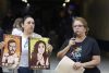 La hermana de Rubén Espinosa, Patricia Espinosa (i), y la madre de Nadia Alfaro, Indira Alfaro (d), participan en una rueda de prensa este viernes, en Ciudad de México (México). EFE/ Sáshenka Gutiérrez
