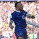 Kylian Mbappé alargó este sábado en Filadelfia la sombra de su historia en el Mundial al anotar su séptimo gol con un valor significativo: clasificó a Francia a cuartos de final a expensas de Paraguay, y ahora con 19 sigue a la sombra de Lionel Messi, el máximo anotador en estos torneos. EFE/ÁNGEL COLMENARES