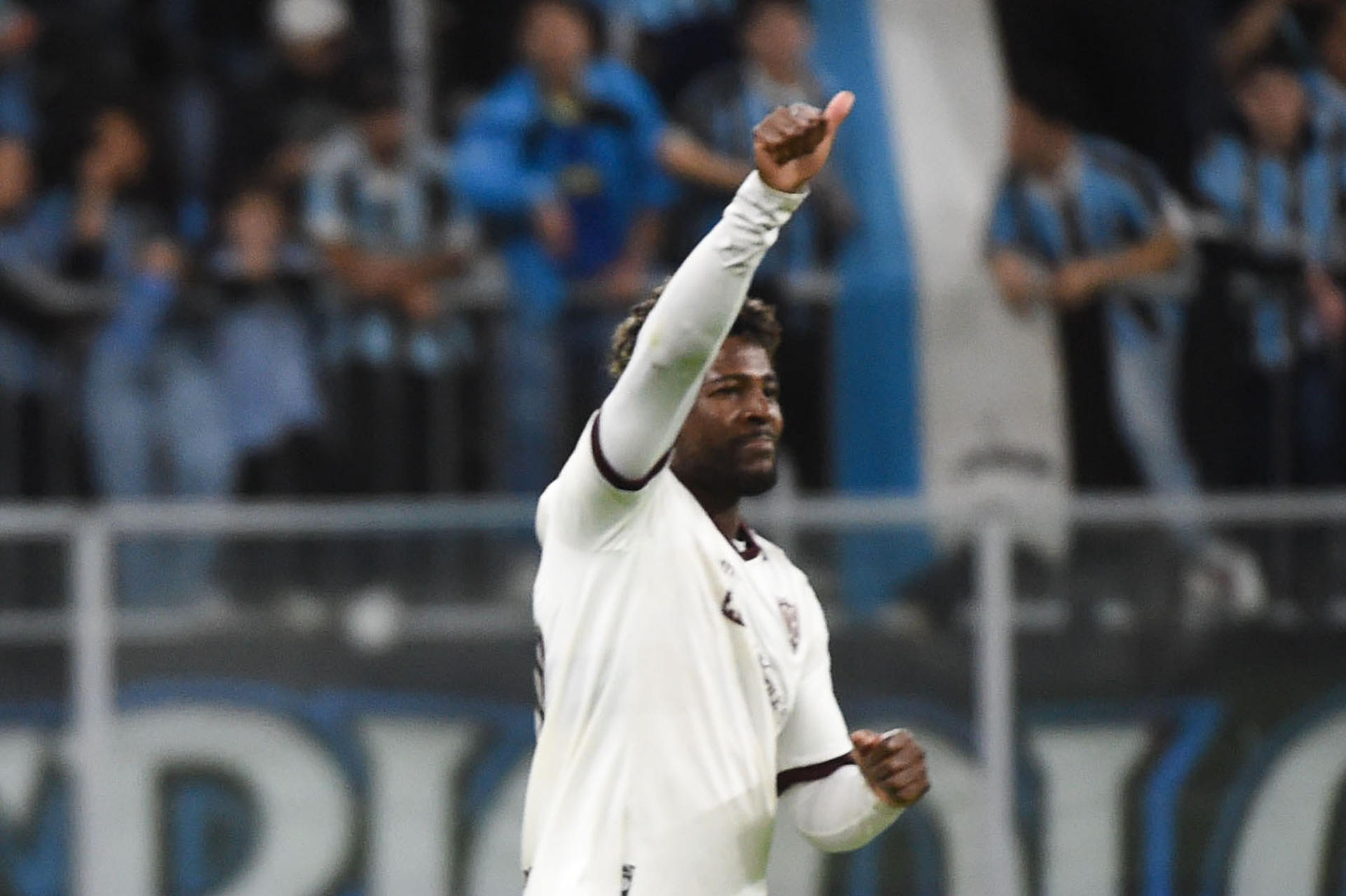 El colombiano Dairon Asprilla, autor del gol del triunfo de Bolívar en la Copa Sudamericana ante Gremio en el estadio Arena do Gremio, en Porto Alegre (Brasil). EFE/Ricardo Rimoli