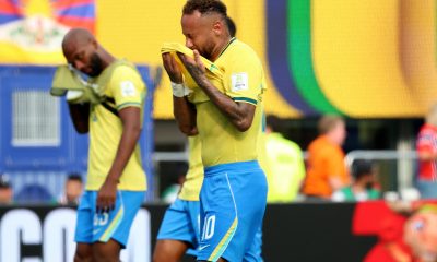 Neymar (c), tras la eliminación de Brasil del Mundial 2026 a manos de Noruega, en los octavos de final en Nueva Jersey. EFE/Octavio Guzmán