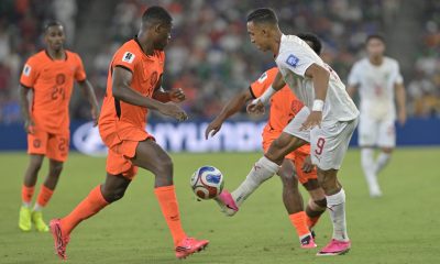 Fotografía del pasado 29 de junio, en la que puede verse al neerlandés Denzel Dumfries (2-i) durante un partido con su selección en el Mundial de Estados Unidos, México y Canadá. EFE/ Miguel Sierra