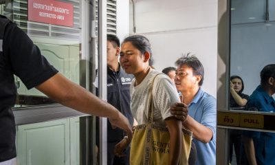 Bangkok (Tailandia), 13/07/2026.- Un familiar de una víctima del incendio del bar Na Lat Prhao ingresa al Instituto de Medicina Forense del Hospital de la Policía para identificar el cuerpo. EFE/EPA/ADRYEL TALAMANTES