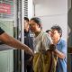 Bangkok (Tailandia), 13/07/2026.- Un familiar de una víctima del incendio del bar Na Lat Prhao ingresa al Instituto de Medicina Forense del Hospital de la Policía para identificar el cuerpo. EFE/EPA/ADRYEL TALAMANTES