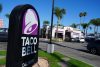 Fotografía de la fachada de un local de Taco Bell este jueves, en Los Ángeles, California (Estados Unidos). EFE/ Omar Alonso
