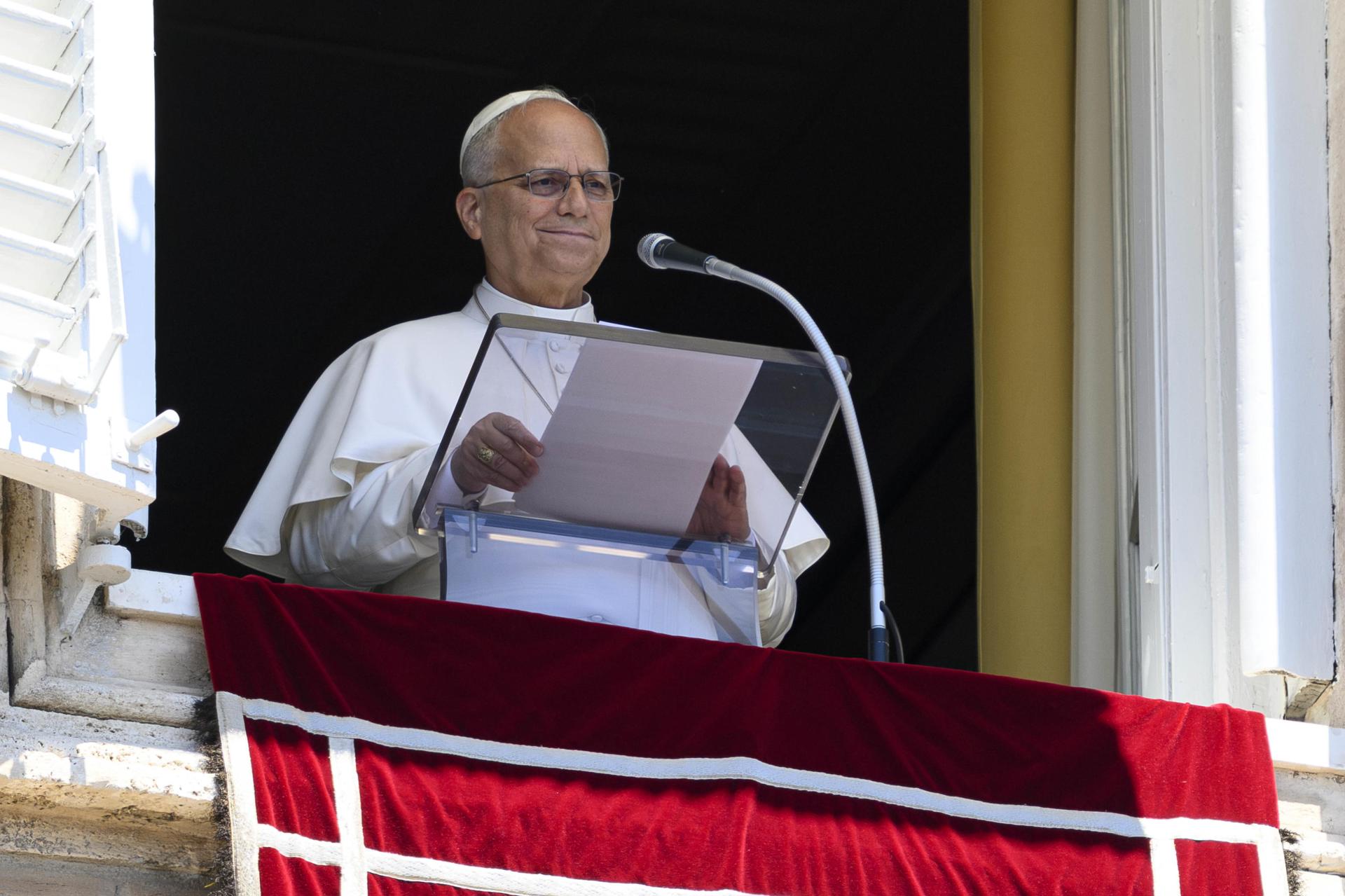 El papa León XIV durante el rezo del Ángelus en la Plaza de San Pedro, en la Ciudad del Vaticano, el 5 de julio de 2026. EFE/EPA/VATICAN MEDIA HANDOUT HANDOUT EDITORIAL USE ONLY/NO SALES