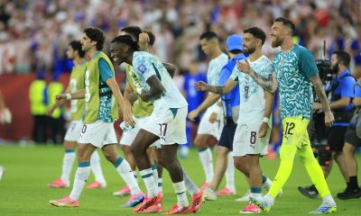 Los jugadores de Portugal celebran la clasificación para octavos de final del Mundial de Estados Unidos, México y Canadá tras derrotar a Croacia en Toronto este jueves. EFE/ Bienvenido Velasco