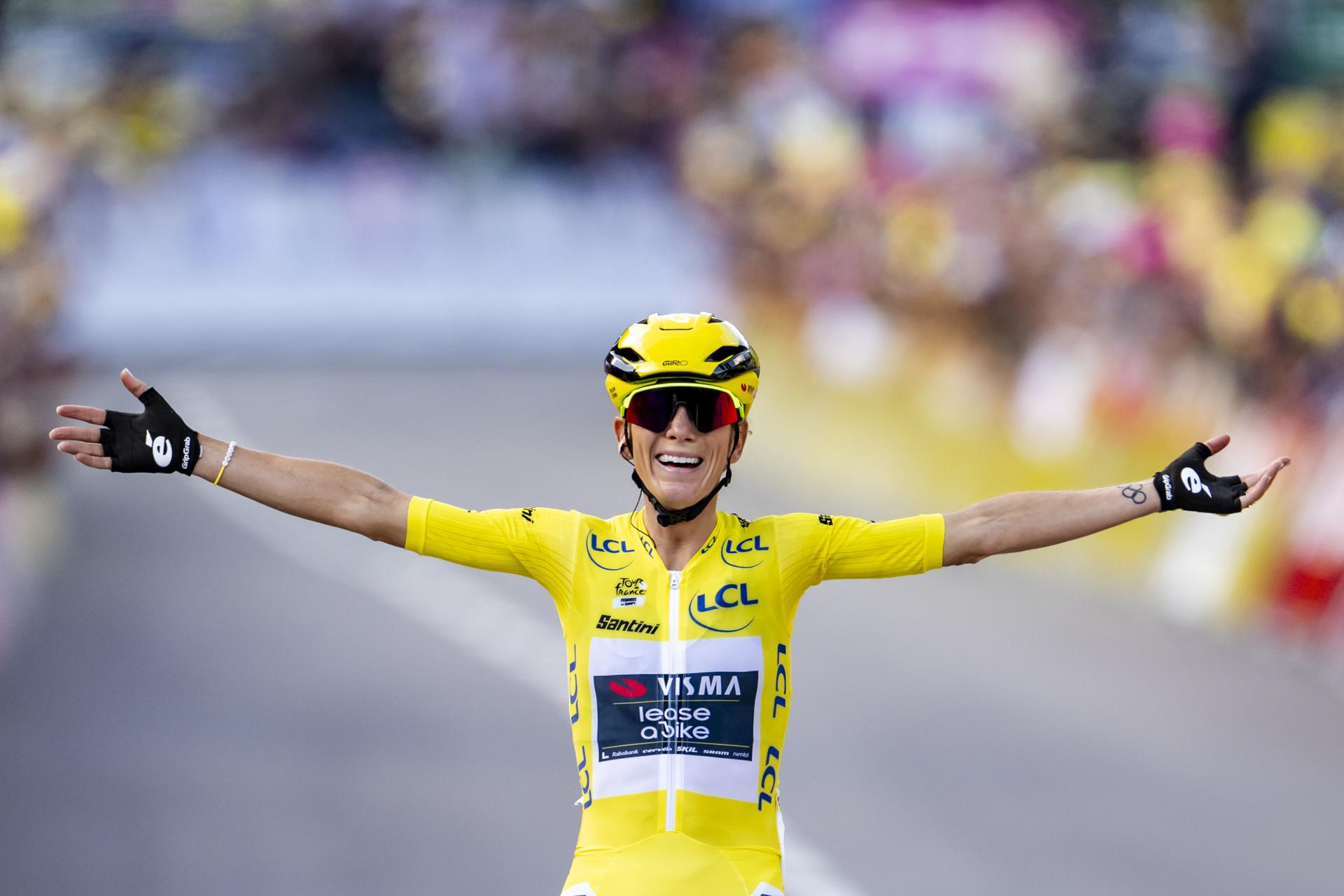Fotografía de archivo del 3 de agosto de 2025, en la que puede verse a la ciclista Pauline Ferrand-Prevot (Visma-Lease a Bike) en la pasada edición del Tour de Francia. EFE/ JEAN-CHRISTOPHE BOTT