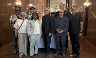 Personalidades del mundo de la salsa posan este viernes en el Hotel Fairmont en el San Juan de Isla Verde en San Juan (Puerto Rico). EFE/Esther Alaejos