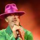 El músico y cantante Jason ´Jay´ Kay lider de la banda británica Jamiroquai durante el concierto que ha ofrecido este jueves en el Icónica Santalucía Sevilla Fest que se celebra en la Plaza de España de Sevilla. EFE / Raúl Caro.