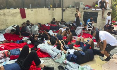 -Ceuta ha vuelto a vivir una madrugada de máxima presión migratoria, agravada por la falta de visibilidad en algunas zonas del mar por la niebla, lo que ha provocado el acceso de más de 70 migrantes de distintas nacionalidades, mientras que Marruecos ha conseguido frenar a más de 200 personas más. Según han informado a EFE fuentes policiales, la situación se ha vuelto a vivir en el espigón fronterizo sur del Tarajal, por donde grupos de migrantes han intentado acceder a nado, al igual que han hecho otras personas durante los últimos días.EFE/ Reduan Dris
