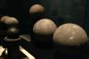 Fotografía de pelotas de hule exhibidas durante la muestra temporal 'El juego de pelota en Tenochtitlan' este miércoles, en el Museo del Templo Mayor en la Ciudad de México (México). EFE/Mario Guzmán