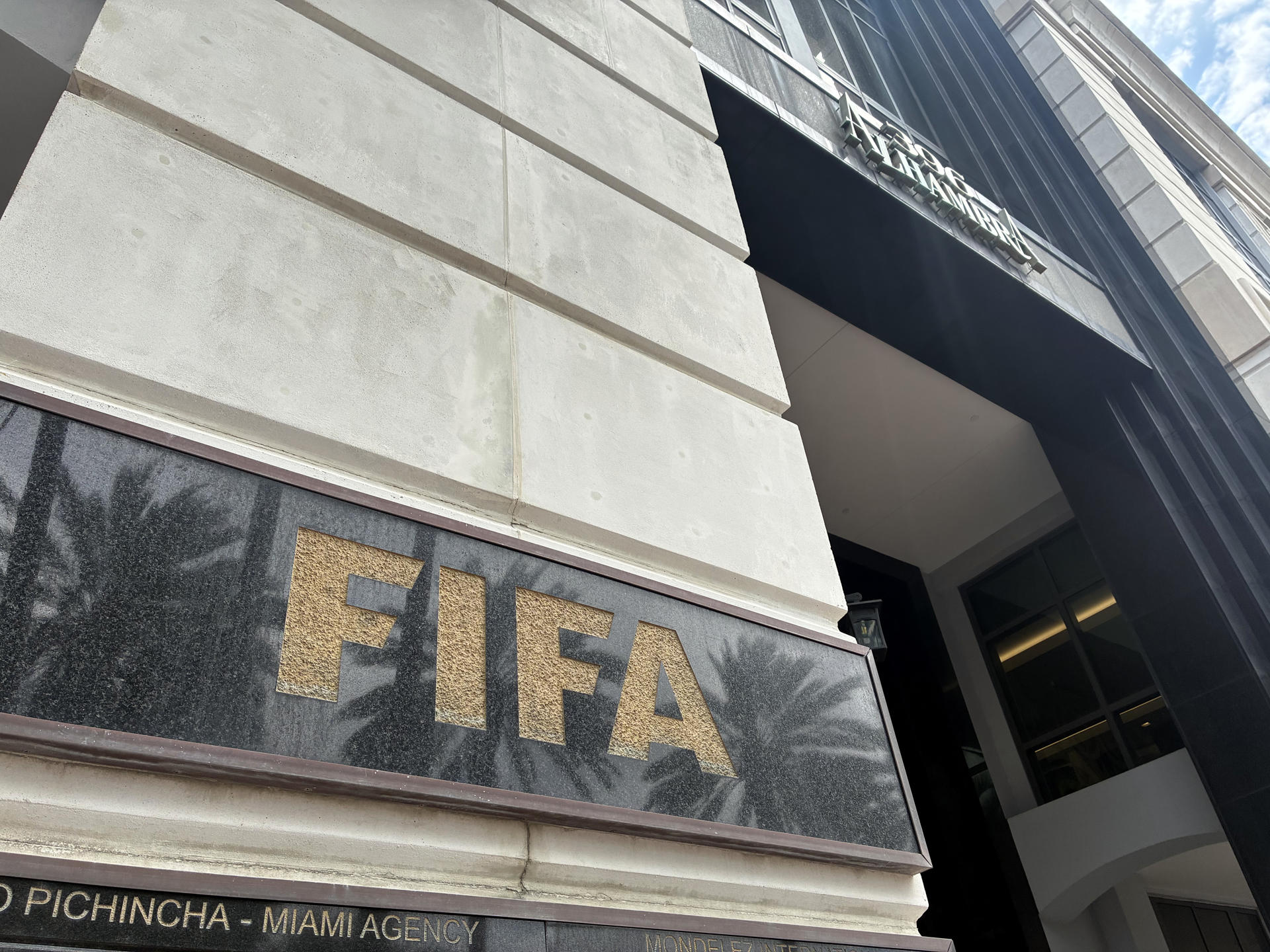Fotografía de la sede de la FIFA en Miami, Florida (EE.UU.). EFE/Hugo Barcia
