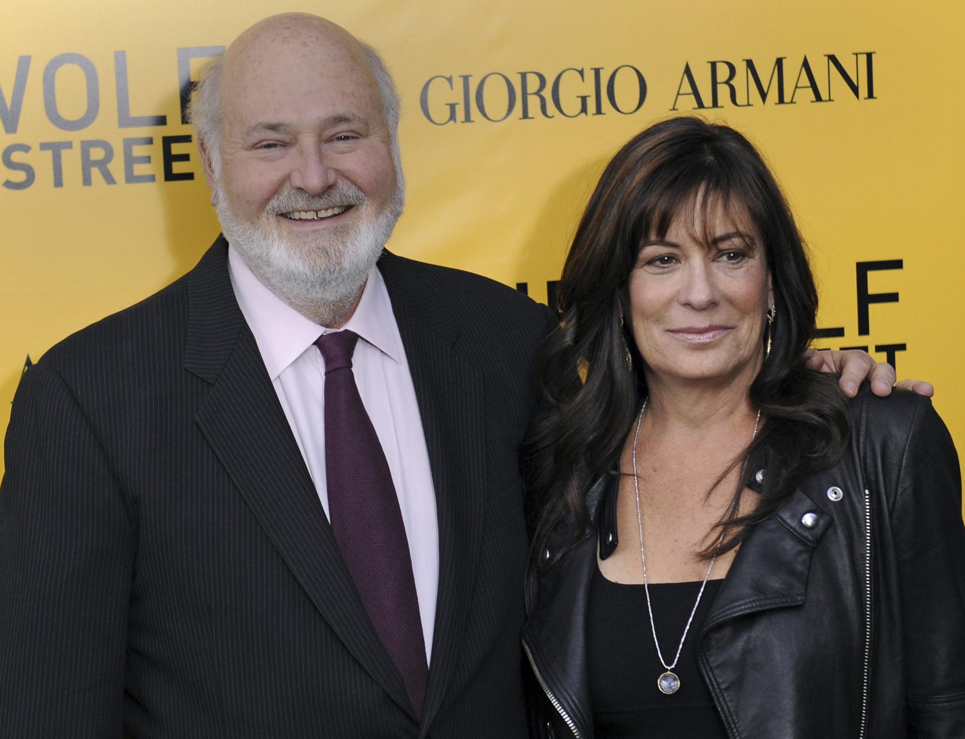 El director estadounidense Rob Reiner (i) y su esposa Michele Singer. Fotografía de archivo. EFE/PETER FOLEY
