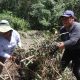 Fotografía del 22 de julio de 2026 que muestra a un grupo de mujeres trabajando en la restauración de un manglar en Ahuachapán (El Salvador). EFE/ Javier Aparicio