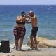La Habana, 18 jul (EFE).- Una pareja baila cerca del mar. La llegada del verano en Cuba se convierte en una prueba de resistencia para las familias que -en medio de los prolongados apagones, la escasez de alimentos y transporte, y las limitadas opciones para el disfrute- buscan en las playas al oeste de La Habana un pequeño alivio al EFE/ Ernesto Mastrascusa