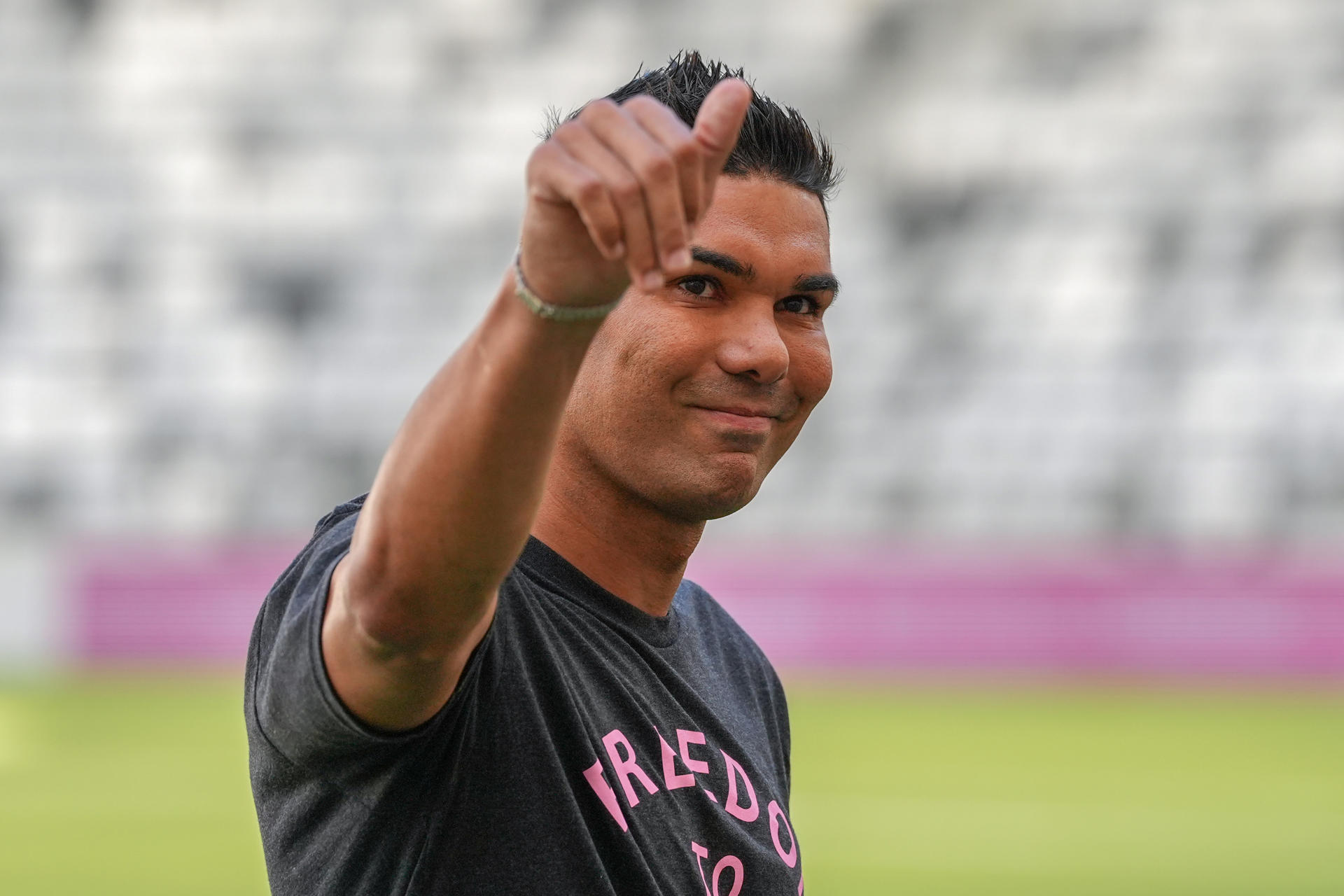 Casemiro, durante su presentación como nuevo jugador del Inter Miami este jueves, en el estadio Nu, en Miami (Estados Unidos). EFE/Alberto Boal