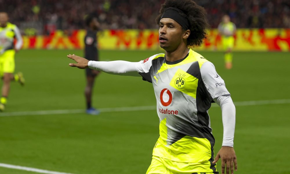 Fotografía de archivo del 29 de noviembre de 2025, en la que puede verse al futbolista Karim Adeyemi, durante un partido cuando era jugador del Dortmund. EFE/ CHRISTOPHER NEUNDORF