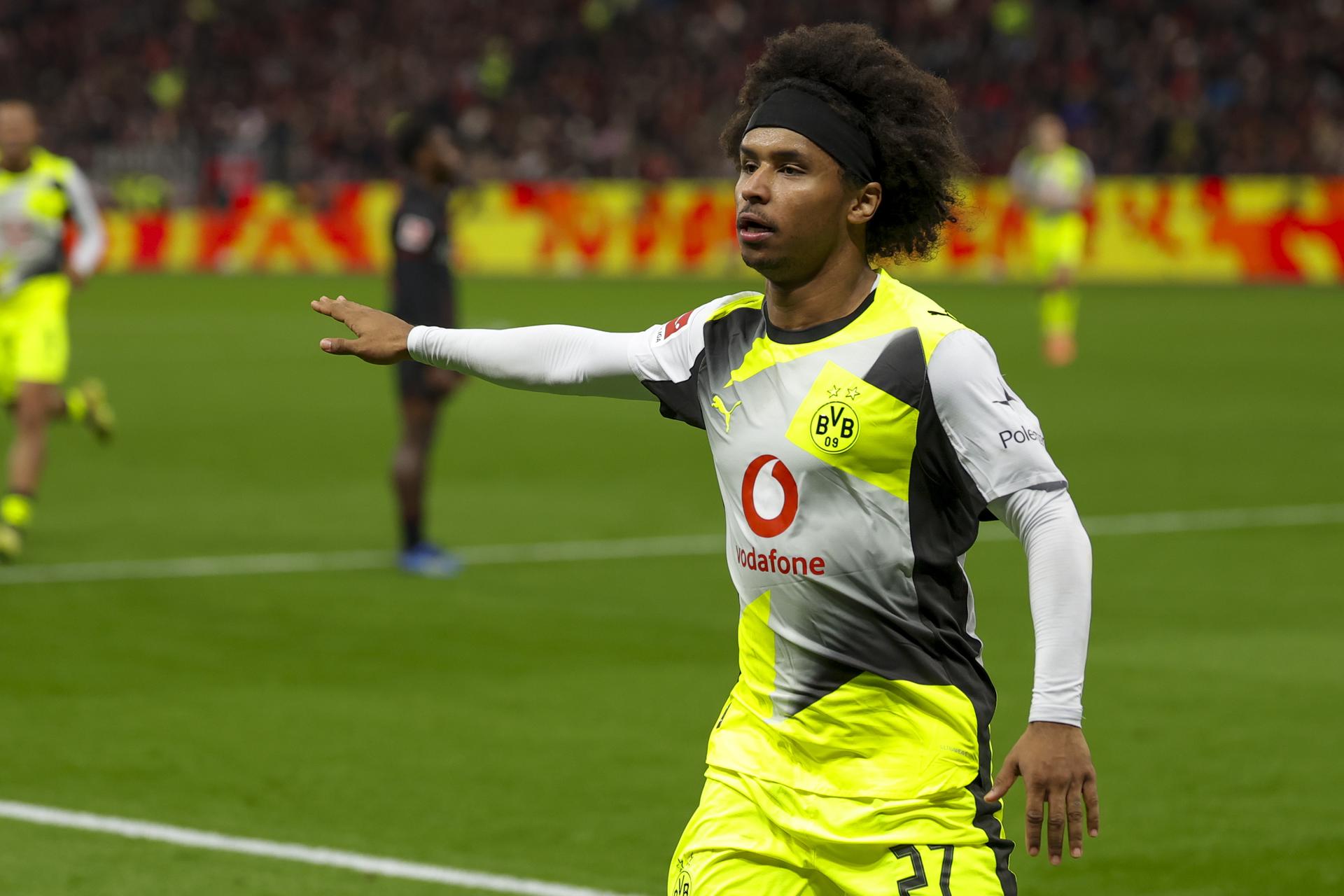 Fotografía de archivo del 29 de noviembre de 2025, en la que puede verse al futbolista Karim Adeyemi, durante un partido cuando era jugador del Dortmund. EFE/ CHRISTOPHER NEUNDORF
