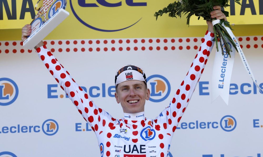 El ciclista esloveno del equipo UAE Tadej Pogacar, tras la primera etapa del Tour de Francia, una contrarreloj por equipos de 19,6 kilómetros este sábado en Barcelona.-  EFE/EPA/GUILLAUME HORCAJUELO