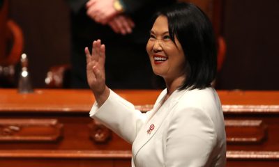 La presidenta electa de Perú, Keiko Fujimori, reacciona este miércoles, en Lima (Perú). Fujimori recibió las credenciales como presidenta electa de Perú para el periodo 2026-2031 en una ceremonia pública presidida por el Jurado Nacional de Elecciones (JNE), previa a la investidura que se realizará el próximo 28 de julio, día nacional de Perú. EFE/Paolo Aguilar