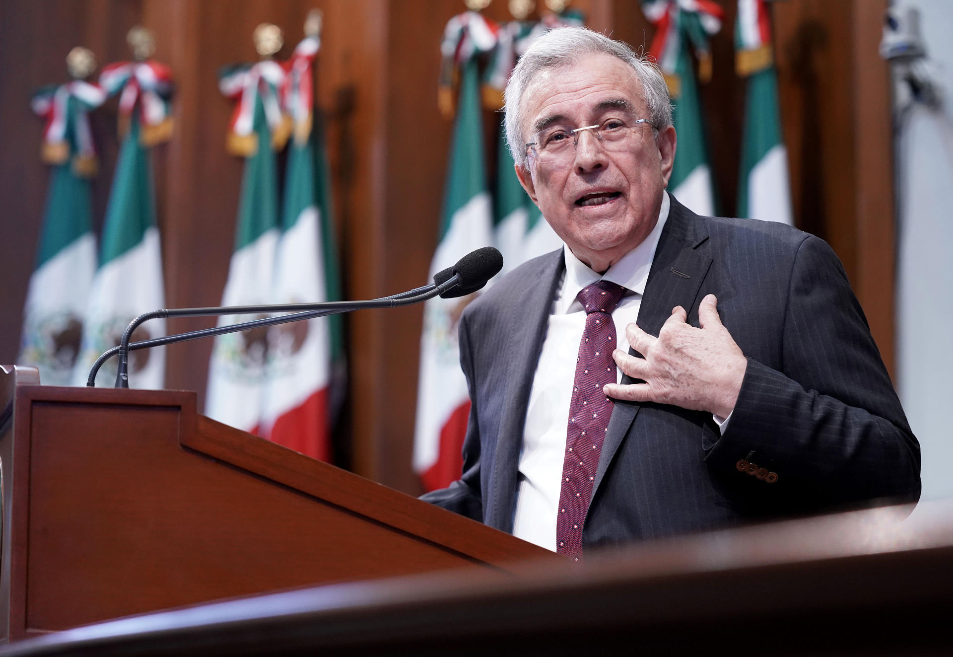 Fotografía de archivo, tomad en febrero de 2022, en la que se captó al gobernador de Sinaloa, Rubén Rocha Moya, durante un acto protocolario, en la ciudad Culiacán (Sinaloa, México). EFE/ Juan Carlos Cruz