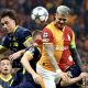 Fotografía del 22 de octubre de 2025, en la que puede verse al futbolista argentino Mauro Icardi (2d), del Galatasaray, durante un partido de la Liga de Campeones. EFE/ TOLGA BOZOGLU