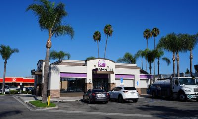 Fotografía de la fachada de un local de Taco Bell este jueves, en Los Ángeles, California (Estados Unidos). EFE/ Omar Alonso
