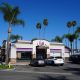 Fotografía de la fachada de un local de Taco Bell este jueves, en Los Ángeles, California (Estados Unidos). EFE/ Omar Alonso