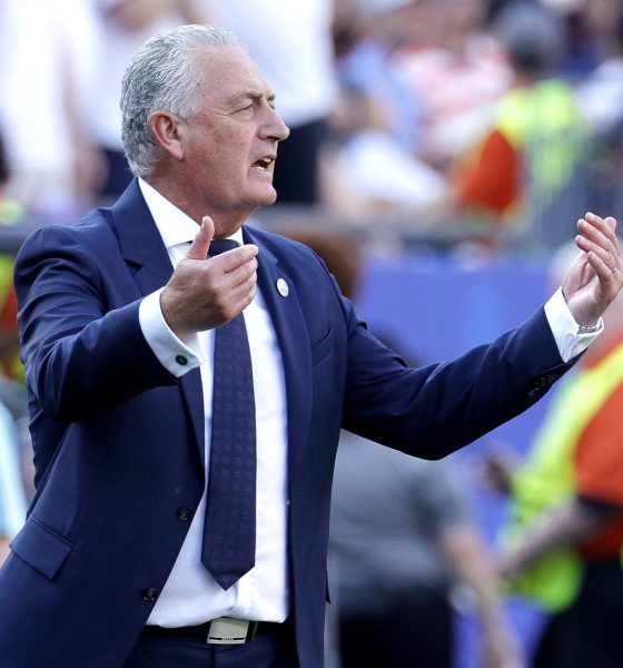 El seleccionador de Paraguay, Gustavo Alfaro, afirmó este viernes que Francia, su rival en octavos de final del Mundial, es com "una tormenta eléctrica". EFE/EPA/SHAWN THEW