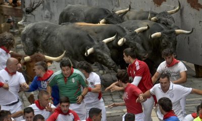 Un momento del encierro de los sanfermines de Pamplona (España) de este lunes. EFE/ Jose Luis Larrion